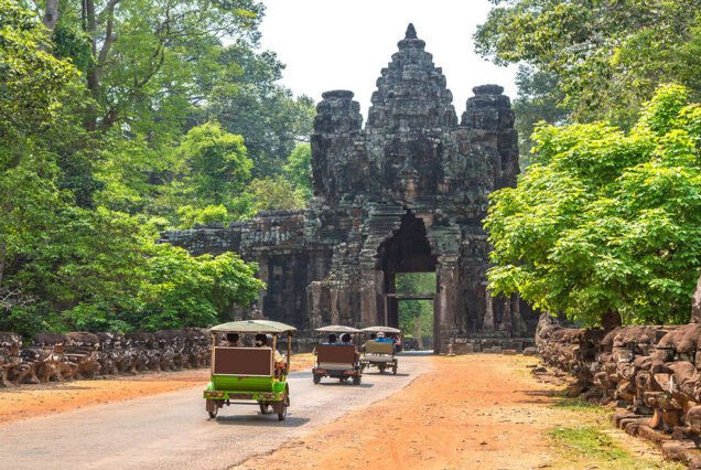 Angkor Wat Sunrise Private Day Tour with Guide