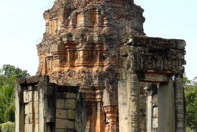 Bakong,_Cambodia1